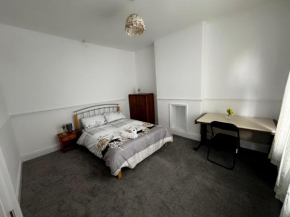 Double-Bedroom in the Heart of Salford Manchester Perfect for Short Stays
